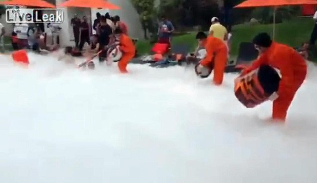 Hãng rượu đổ thẳng nitơ lỏng vào hồ bơi cho đẹp khiến 9 vị khách suýt chết ngạt