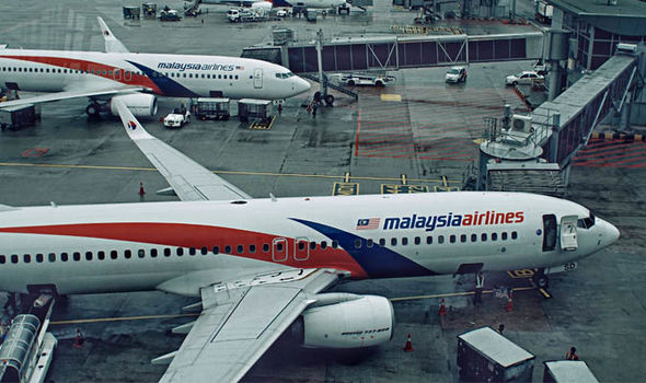 Sốc: MH370 bị chiến đấu cơ đánh chặn ngay trước khi biến mất?