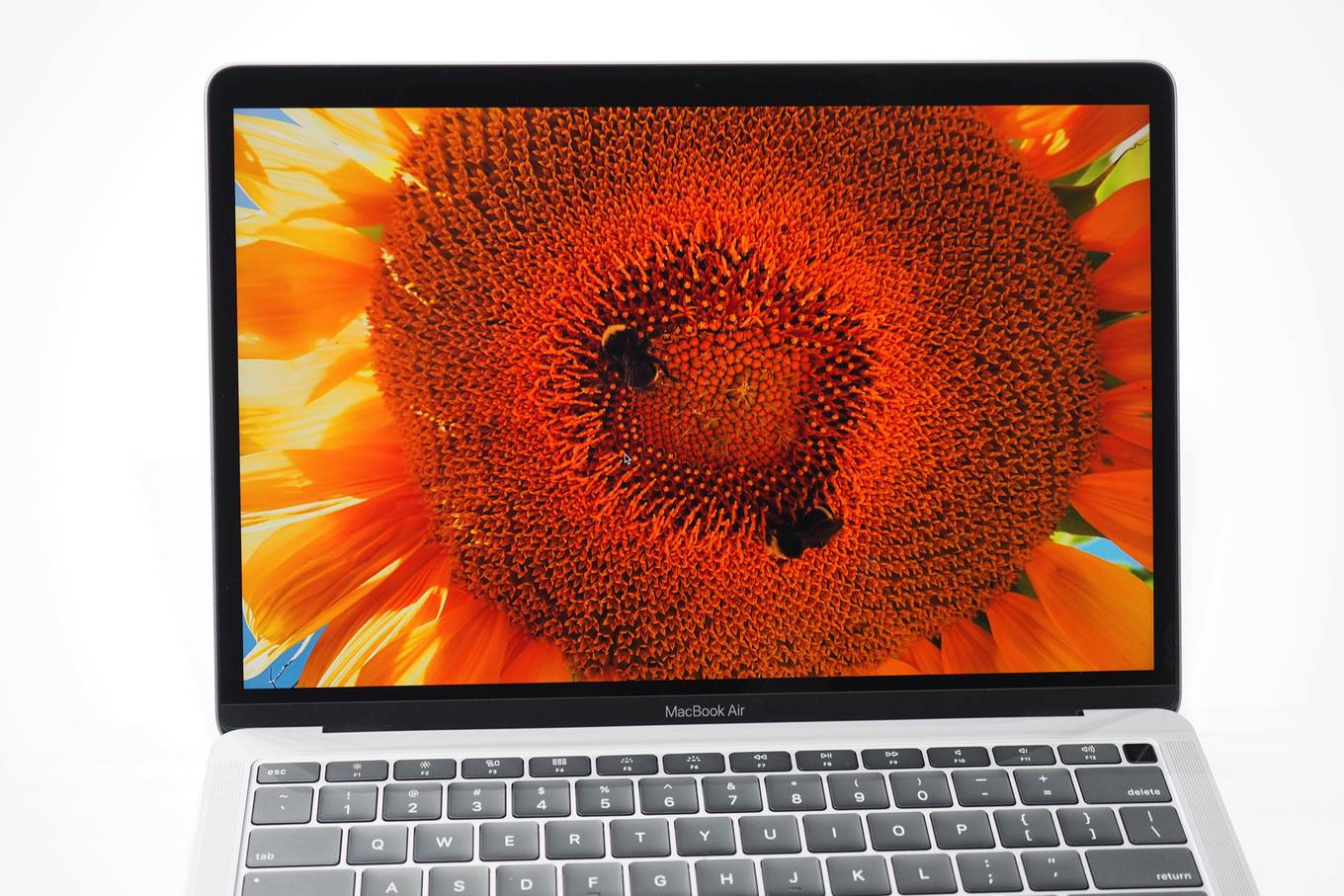 Ảnh thực tế MacBook Air 2018 tích hợp cảm biến vân tay