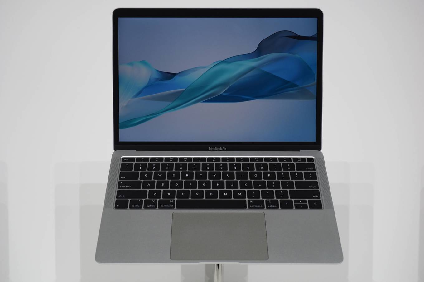 Ảnh thực tế MacBook Air 2018 tích hợp cảm biến vân tay