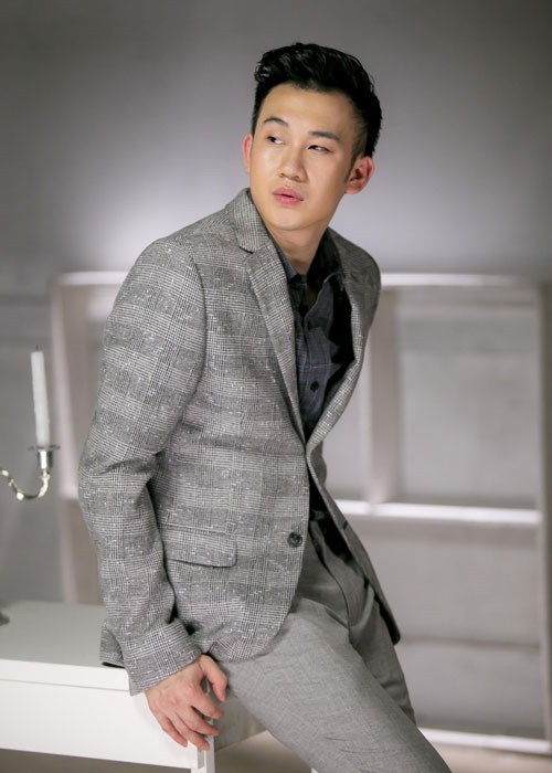 Sao Việt ngược đãi bản thân vì stress: Tự bóc tay đến rỉ máu, thường xuyên nghĩ đến việc tự tử