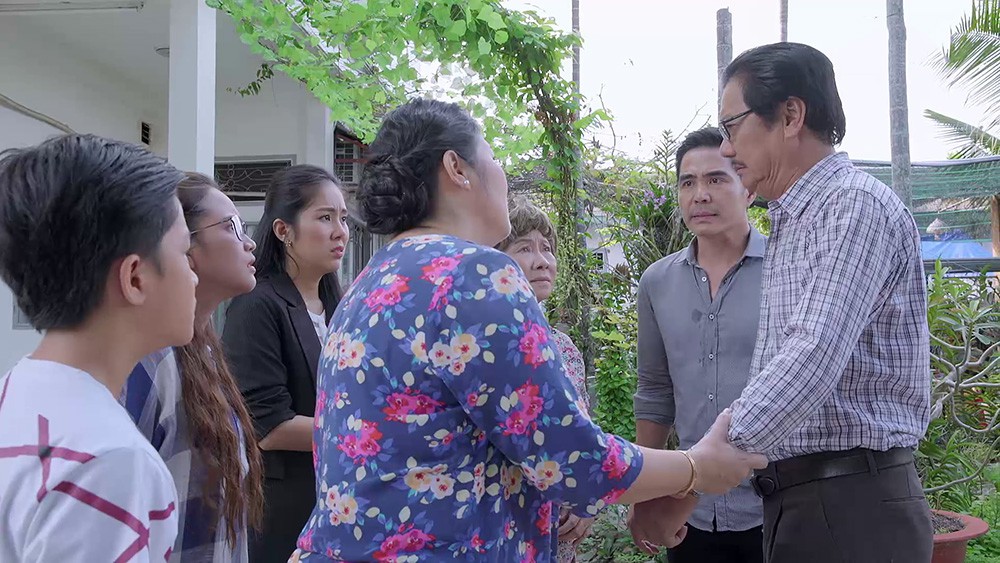 Gạo Nếp Gạo Tẻ tập 77: Bị nhân tình cuốn theo tiền chạy mất, Hân trắng tay, bị chủ nợ đánh đập tơi bời