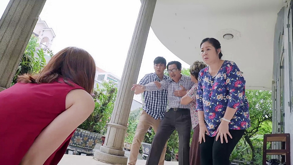 Gạo Nếp Gạo Tẻ tập 77: Bị nhân tình cuốn theo tiền chạy mất, Hân trắng tay, bị chủ nợ đánh đập tơi bời