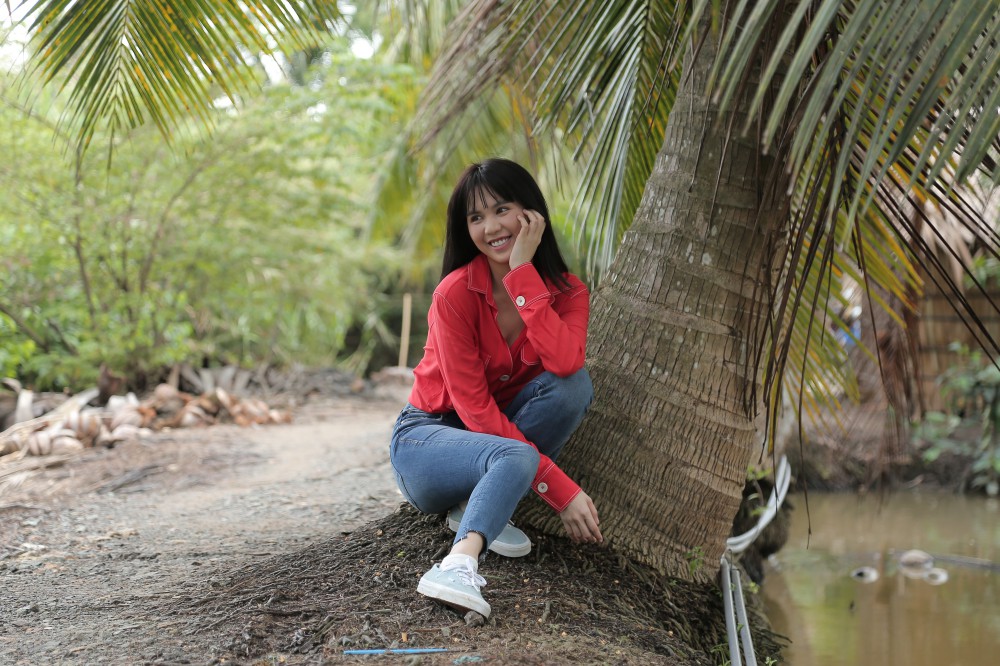 Hết vai gái bán hoa, Ngọc Trinh tiếp tục hóa thân thành em gái miền Tây chân chất trong Vu Quy Đại Náo