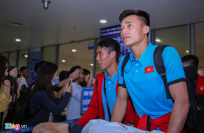 Công Phượng cười tươi trong ngày trở về sau chuyến tập huấn