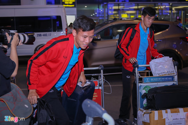 Công Phượng cười tươi trong ngày trở về sau chuyến tập huấn