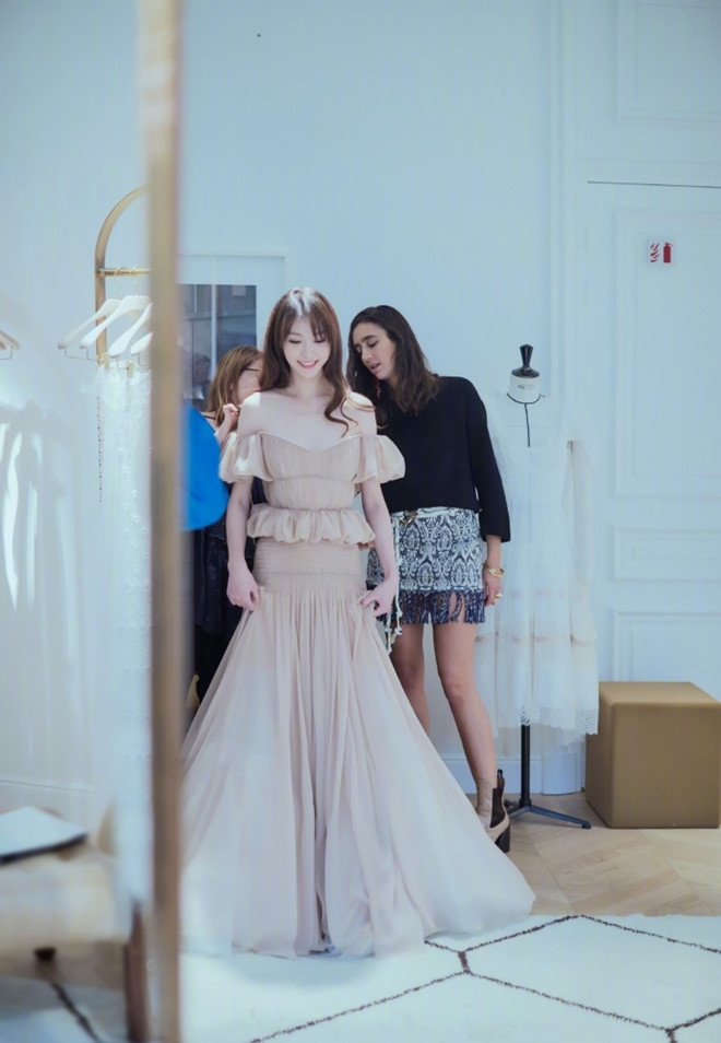 Đường Yên - La Tấn công khai ảnh cưới đẹp như cổ tích