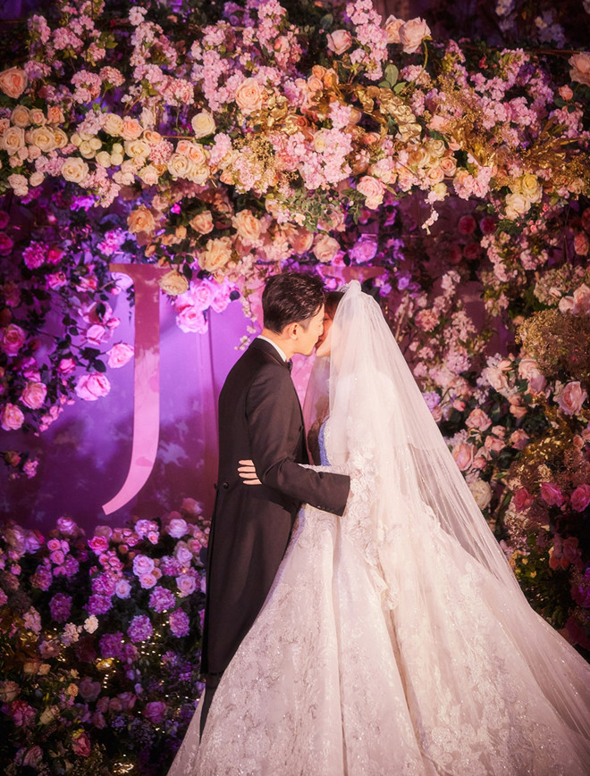 Đường Yên - La Tấn công khai ảnh cưới đẹp như cổ tích