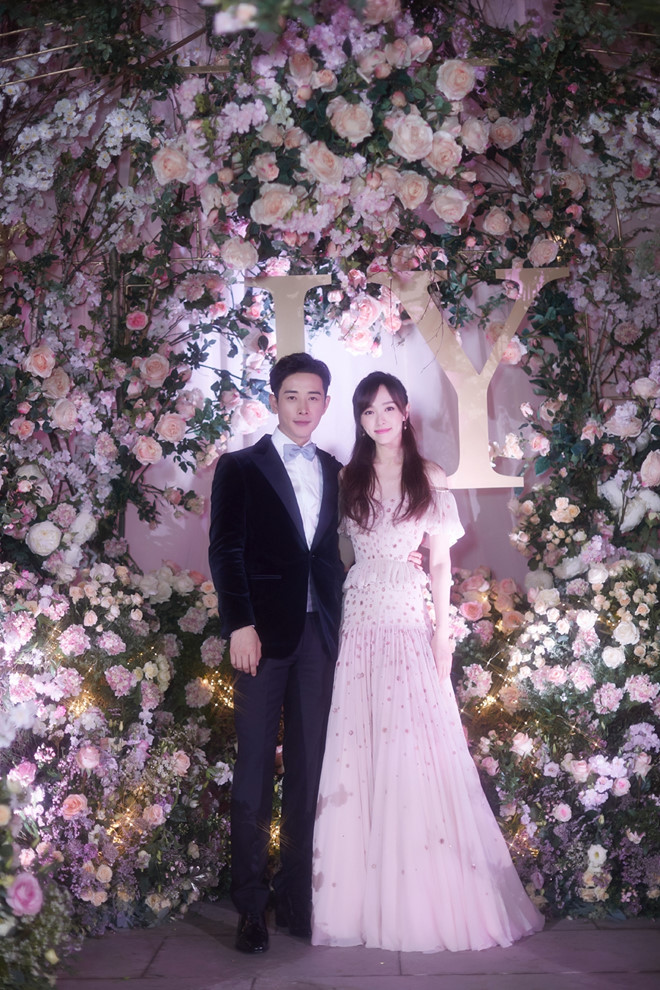 Đường Yên - La Tấn công khai ảnh cưới đẹp như cổ tích