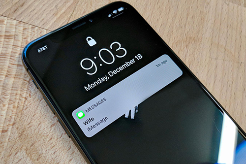 Bị lộ chuyện riêng tư vì để thông báo trên màn hình smartphone