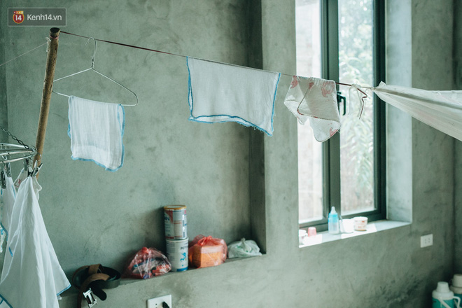 Cuộc sống của 2 đứa trẻ mất bố mẹ sau vụ cháy lớn ở Đê La Thành: Con chỉ biết pha sữa chứ không dám bế em, sợ em ngã