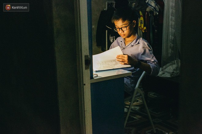 Cuộc sống của 2 đứa trẻ mất bố mẹ sau vụ cháy lớn ở Đê La Thành: Con chỉ biết pha sữa chứ không dám bế em, sợ em ngã