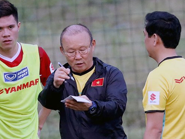 Tuyển Việt Nam chốt quân sớm: Lý lẽ của thầy Park