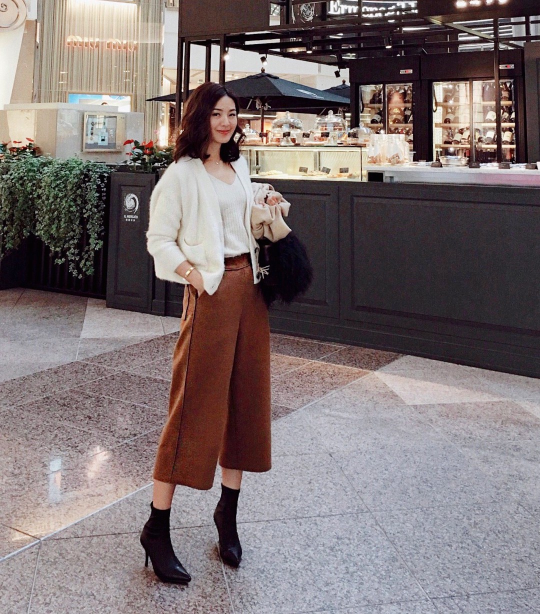 Có ít nhất 3 cách mix đồ với boots thấp cổ và kiểu nào cũng sang chảnh, cuốn hút hết nấc