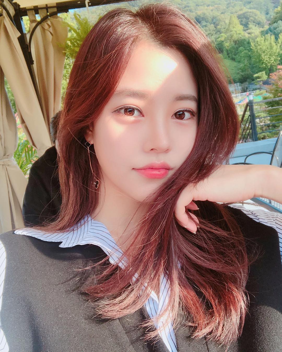 Nếu da bạn luôn khô căng vào buổi sáng, hãy thực hiện 5 điều đơn giản này để có làn da ẩm mọng, mịn màng