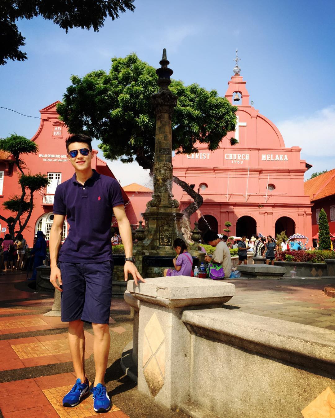 Chàng hotboy vừa cầu hôn Hương Giang: Người Trung 100%, ngoại hình đã đỉnh song profile còn khủng hơn!