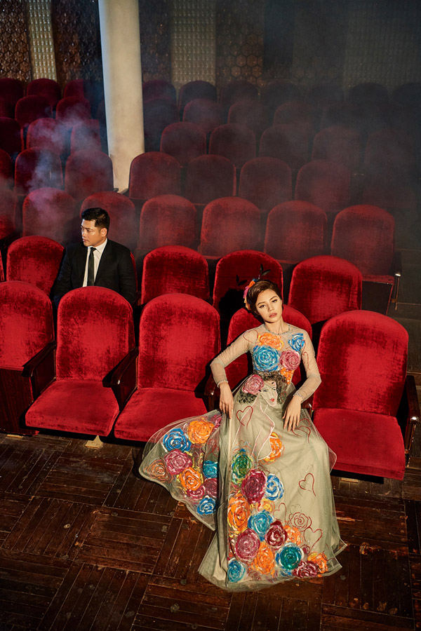 Jolie Nguyễn hóa thân nữ ca sĩ phòng trà