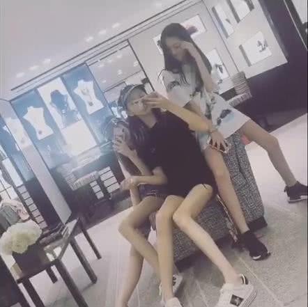 Quách Tĩnh Lý Á Bằng đối mặt với khoản nợ 134 tỷ, con gái Lý Yên vẫn thoả sức đốt tiền mua sắm