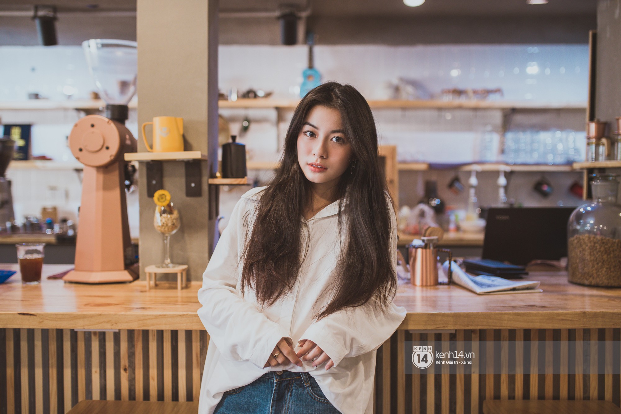 Nàng thơ lookbook Vi Nguyễn đang phủ sóng Instagram: Giữa thông minh và đẹp, mình chọn đẹp!