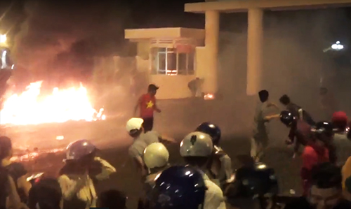 30 người đập phá, tấn công cảnh sát ở Bình Thuận lĩnh án