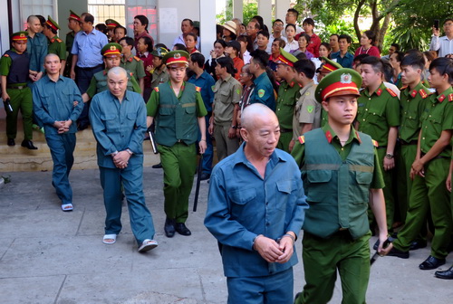 30 người đập phá, tấn công cảnh sát ở Bình Thuận lĩnh án