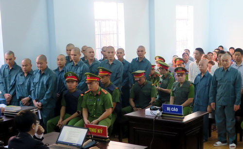 30 người đập phá, tấn công cảnh sát ở Bình Thuận lĩnh án