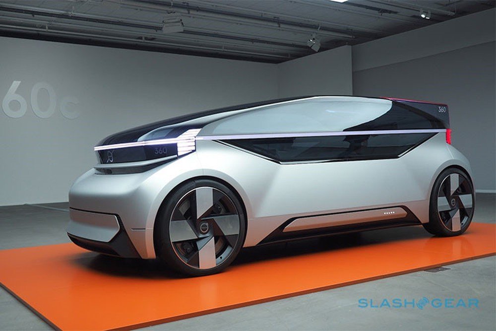 Ô tô chị em quá thích: Chỉ 1 nút bấm, xe tự lùi, tự dừng đỗ, ra vào gara