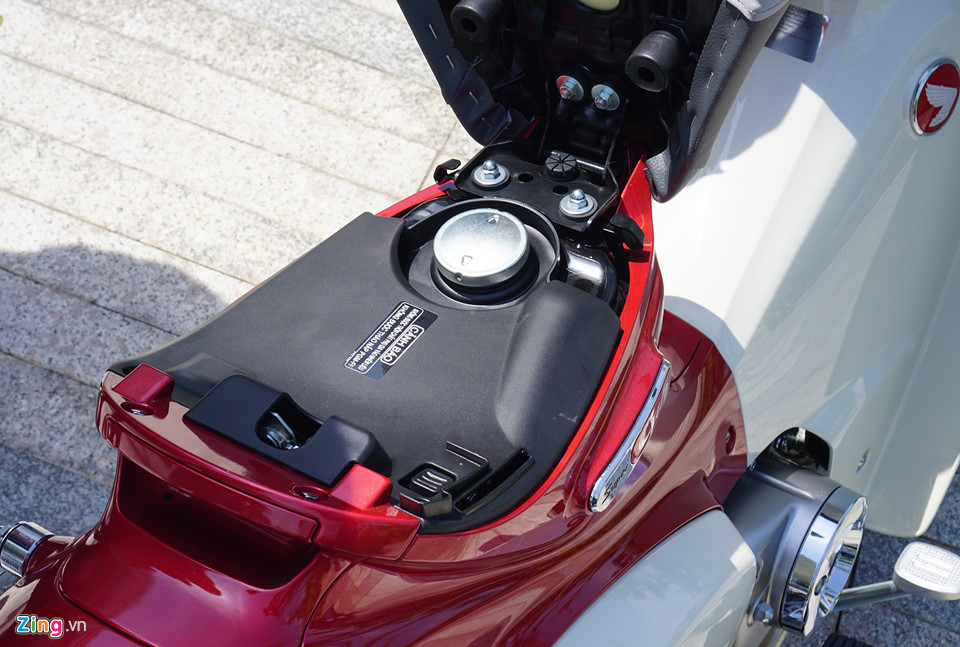 Chi tiết Honda Super Cub C125 - xe huyền thoại giá ngang SH