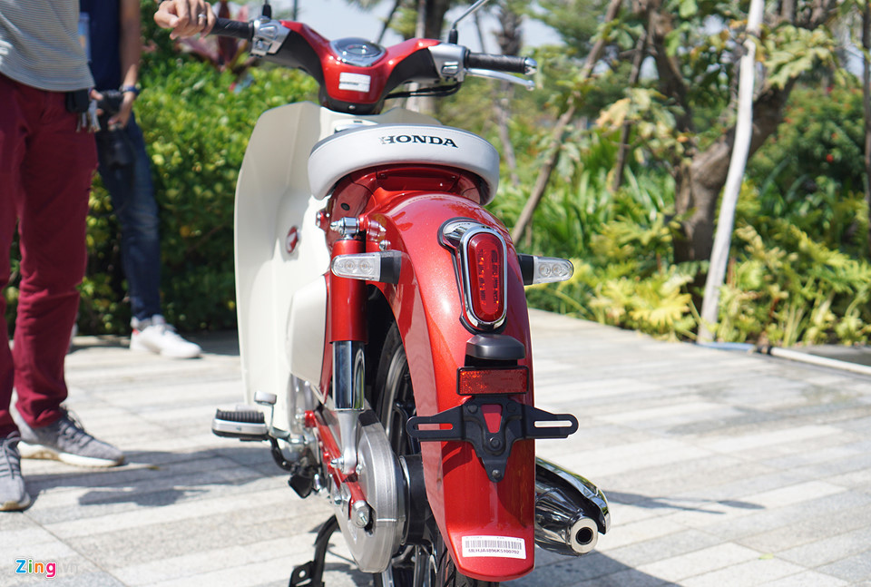 Chi tiết Honda Super Cub C125 - xe huyền thoại giá ngang SH
