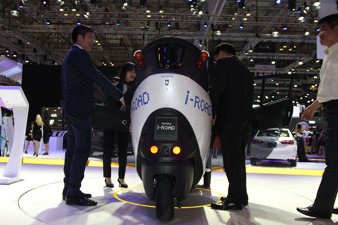 Toyota i-Road - ôtô lai xe máy cho phố thị Việt Nam