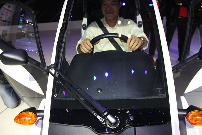 Toyota i-Road - ôtô lai xe máy cho phố thị Việt Nam