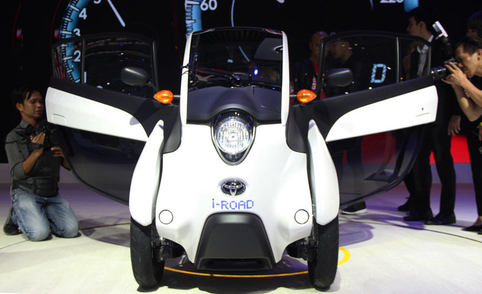 Toyota i-Road - ôtô lai xe máy cho phố thị Việt Nam