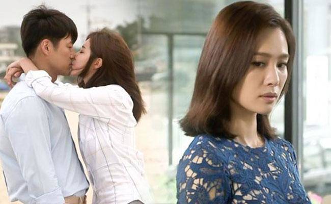 Đớn đau núp sau cánh cửa, nhìn chồng ôm lấy vợ cũ gạ: Bọn mình sinh 1 đứa con đi