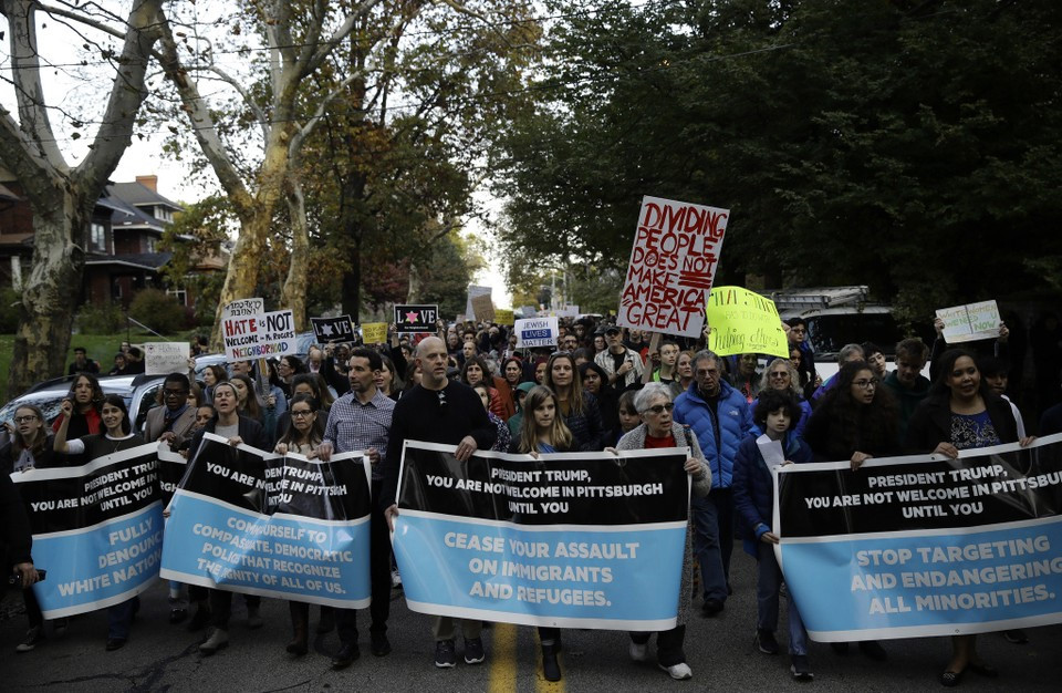 Bạo lực liên tiếp tại Mỹ: TT Trump là chất xúc tác?