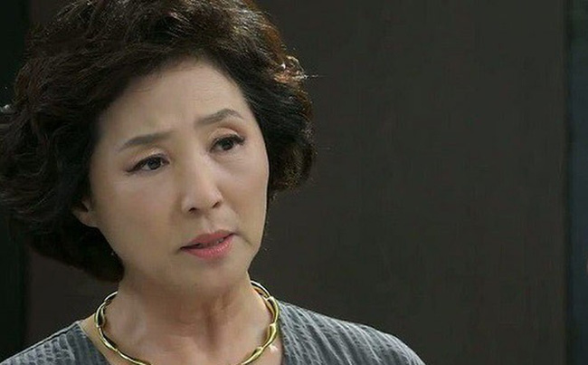 Nửa đêm khát nước xuống nhà, nàng dâu thót tim nghe được toan tính ghê gớm mà bố mẹ chồng định làm với mình