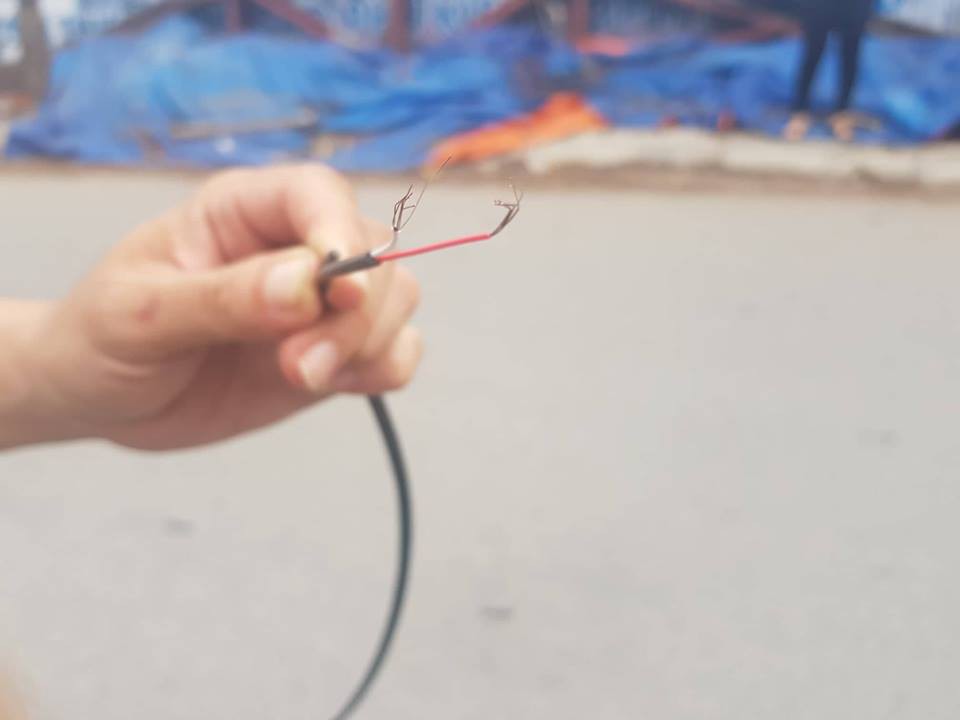 Hải Phòng: Người đi đường bị dây cáp viễn thông cứa cổ, phải nhập viện