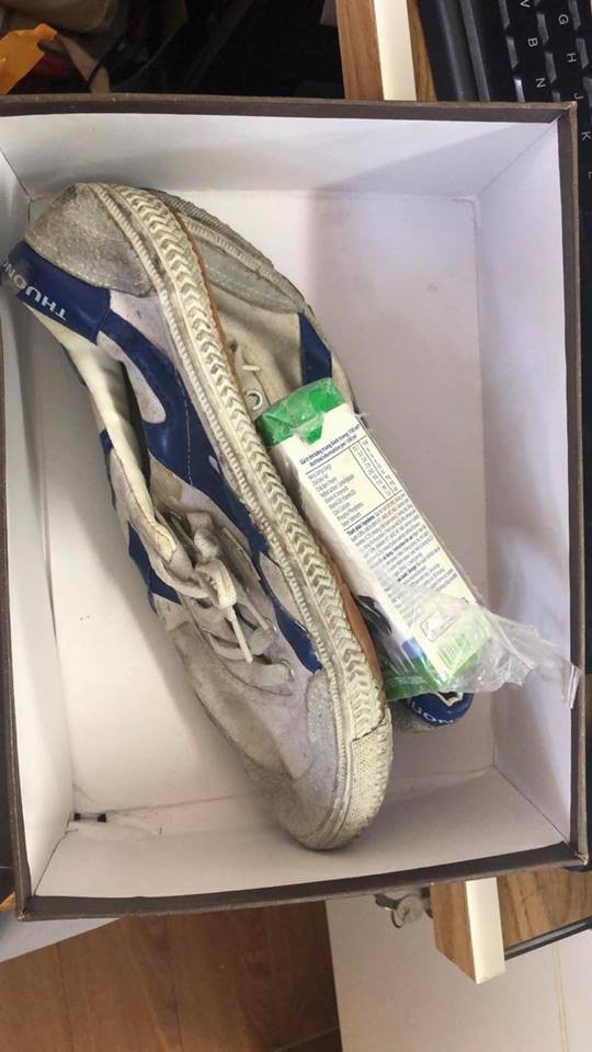 Mất hơn triệu rưỡi để mua 1 đôi giày bata rách, cô gái choáng váng với thủ đoạn lừa đảo tinh vi của shipper Mất hơn triệu rưỡi để mua 1 đôi giày bata rách, cô gái choáng váng với thủ đoạn lừa đảo tinh vi của shipper