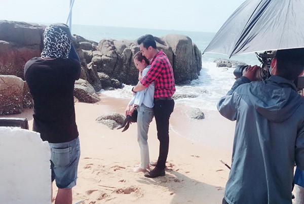 Fan hâm mộ Gạo Nếp Gạo Tẻ chán nản chỉ vì một chiếc quần bò được nhân vật Minh mặc suốt 77 tập phim?