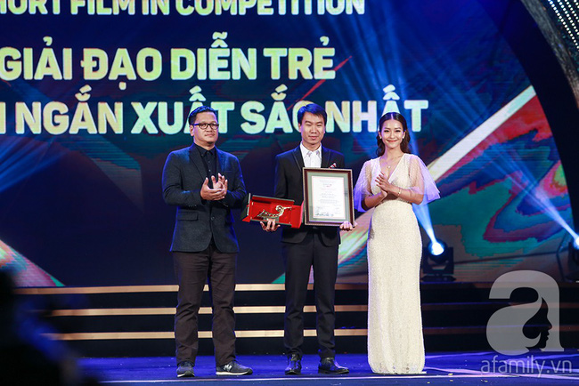 Phương Anh Đào giành cúp Nữ diễn viên xuất sắc nhất tại LHP quốc tế Hà Nội 2018