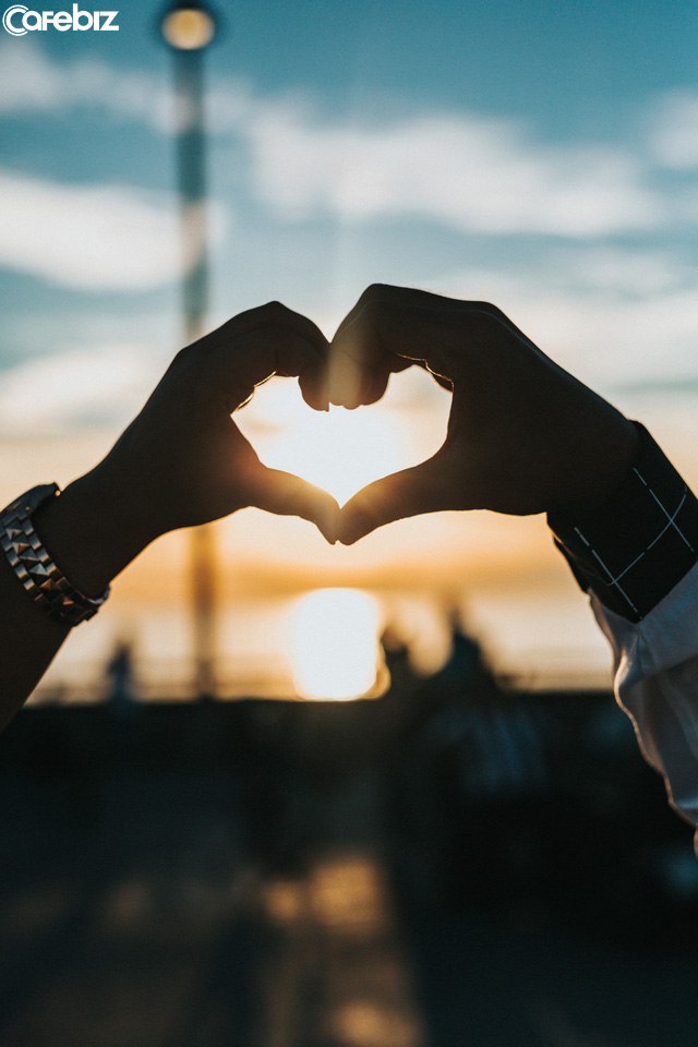 Gửi các cô gái ảo tưởng: Hôn nhân không phải là chiếc thẻ bảo hiểm và đàn ông không phải là phiếu ăn vĩnh viễn của bạn, cho nên hãy cật lực kiếm tiền đi!