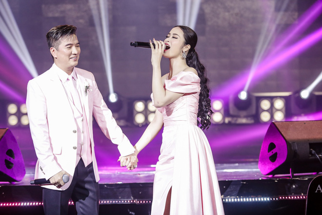 Diễn hit mới cực máu lửa, Đông Nhi còn gây ấn tượng mạnh với màn song ca cùng Mr.Đàm trong bản tình ca bất hủ Diễn hit mới cực máu lửa, Đông Nhi còn gây ấn tượng mạnh với màn song ca cùng Mr.Đàm trong bản tình ca bất hủ