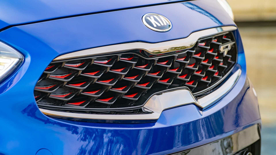 Kia Cerato GT ra mắt, trẻ trung và mạnh mẽ hơn