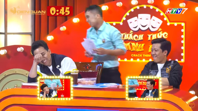 Trường Giang cáu giận khi bị lôi chuyện tặng nhà, xe cộ cho Nhã Phương lên truyền hình