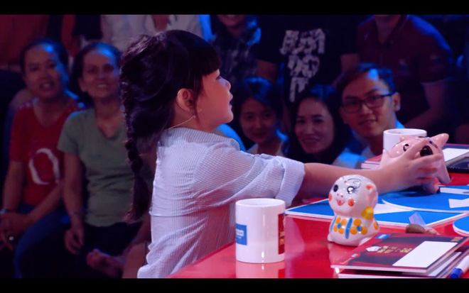 Trường Giang cáu giận khi bị lôi chuyện tặng nhà, xe cộ cho Nhã Phương lên truyền hình