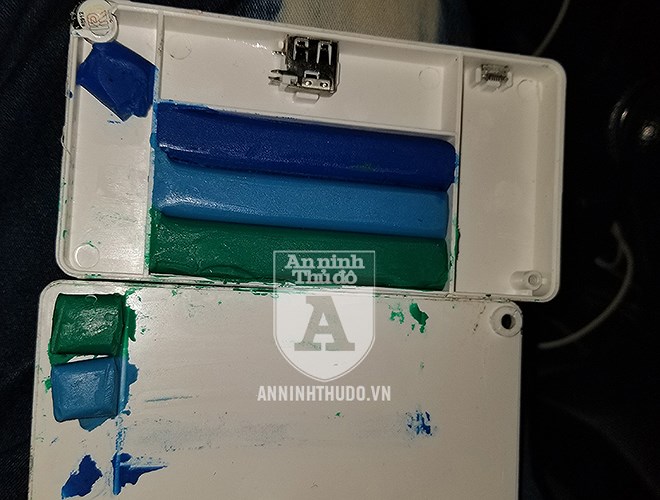 Lừa đảo kiểu cười ra nước mắt: Ngỡ đồ xịn, nhưng bên trong toàn đất sét