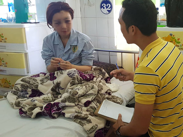 Nhóm người mang bình xịt hơi cay, hành hung dã man một thiếu nữ