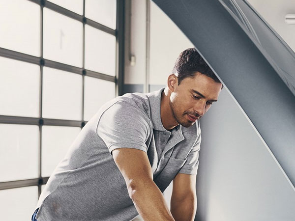 Nói dối vợ sắp cưới là đi công tác, nhưng nhờ bữa tiệc nhà giàu mà tôi tình cờ phát hiện ra sự thật này