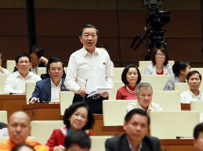 Đại biểu chất vấn Bộ trưởng GTVT về cao tốc 34.500 tỷ xuống cấp Đại biểu chất vấn Bộ trưởng GTVT về cao tốc 34.500 tỷ xuống cấp