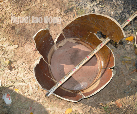 Cha mù đi bán vé số, con 15 tháng tuổi ở nhà té vào lu nước tử vong