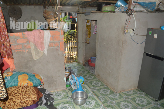 Cha mù đi bán vé số, con 15 tháng tuổi ở nhà té vào lu nước tử vong